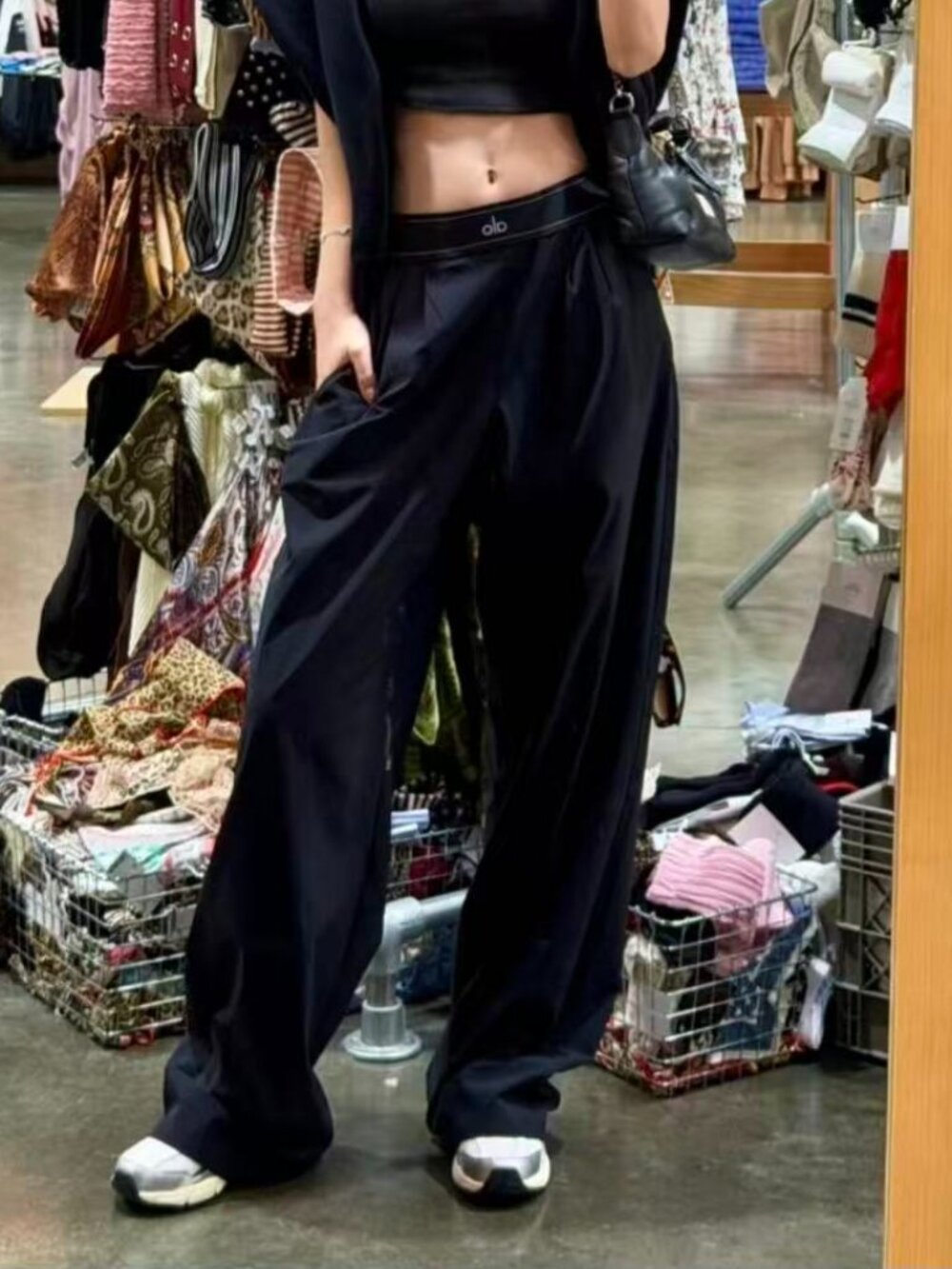 ✨ALO Yoga Suit Up Trouser Regular Black (NWT)😀 Elastic Waist, Loose Fit - Picture 9 of 9